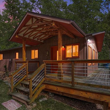 Chalet W Hot Tub, Large Deck, Grill, & Fast Wifi Berkeley Springs Dış mekan fotoğraf