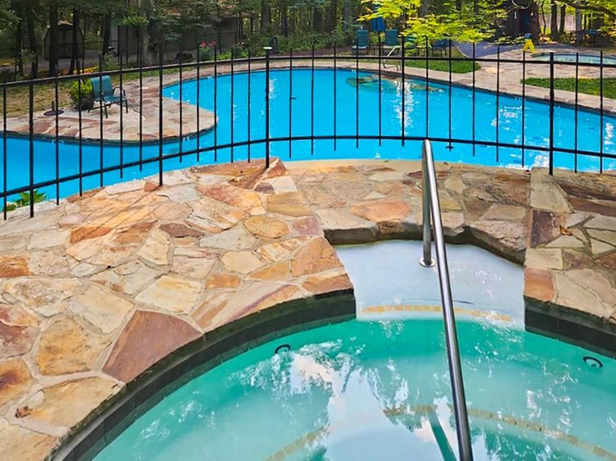 Chalet W Hot Tub, Large Deck, Grill, & Fast Wifi Berkeley Springs Dış mekan fotoğraf