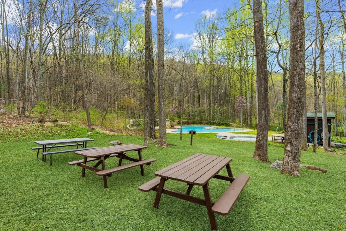 Chalet W Hot Tub, Large Deck, Grill, & Fast Wifi Berkeley Springs Dış mekan fotoğraf