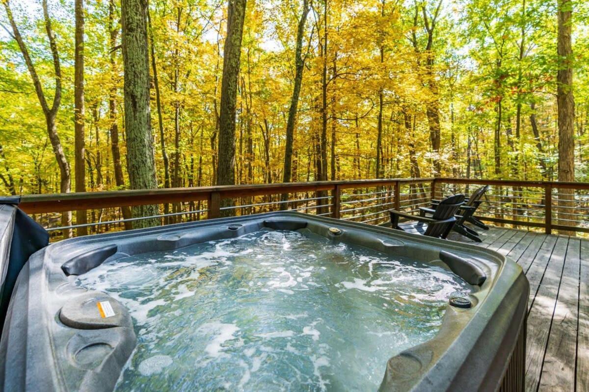 Chalet W Hot Tub, Large Deck, Grill, & Fast Wifi Berkeley Springs Dış mekan fotoğraf