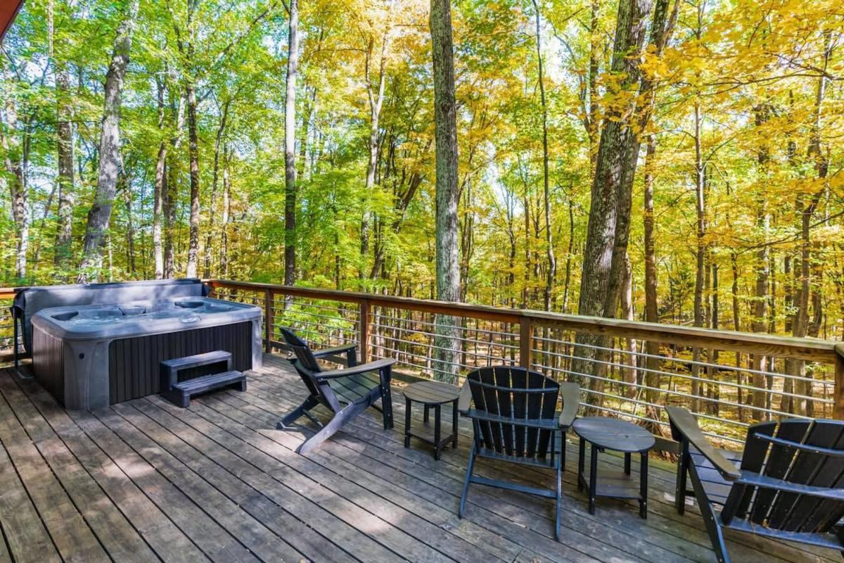 Chalet W Hot Tub, Large Deck, Grill, & Fast Wifi Berkeley Springs Dış mekan fotoğraf